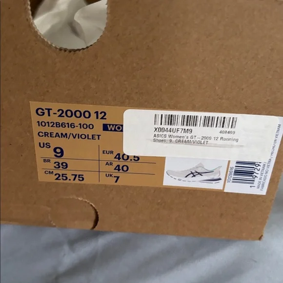 ASICS White and Purple gt 2000 v12 - Picture 2 of 6